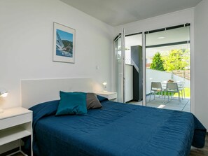 1 bedroom, travel cot, free WiFi, bed sheets