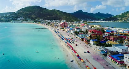 Private House -GreatBay- Philipsburg - Free Wifi and Free Private Parking.