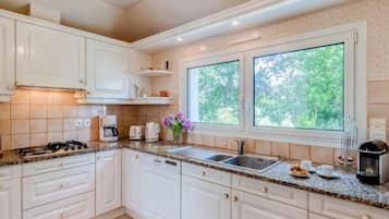 Réfrigérateur, micro-ondes, four, lave-vaisselle