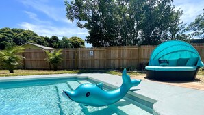 A swimming pool with a dolphin floatation device. - DOLPHIN HOUSE. 7 min drive to the Beach! (Seminole)
