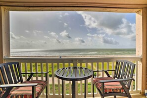 Property grounds - Oceanfront Corpus Christi Escape w/ Community Pool (Corpus Christi)