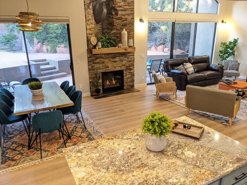 Sedona Retreat: 2 King Suites, Fireplace & Hiking