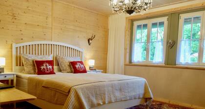Kanne Cottage Flaire Suite with Stream and Meadow