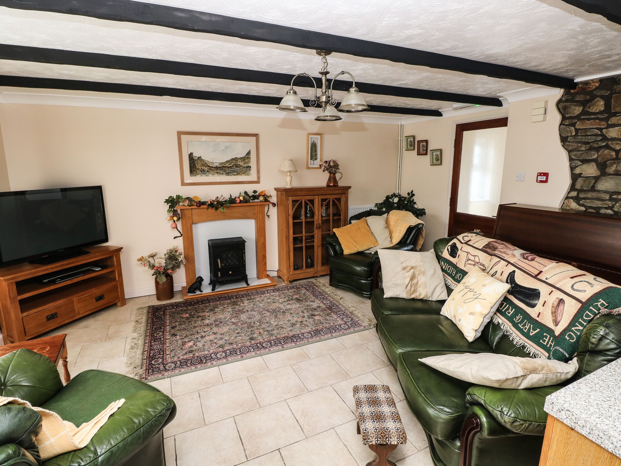 Y CARTWS, pet friendly, character holiday cottage in Llandysul