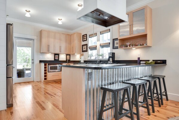 Refrigerador, microondas, parrilla de estufa y lavavajillas 