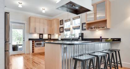 Wonderful Cottage - Only 3 Blocks From Downtown Southport Shops and Dining! Outdoor Gas Fire Pit!