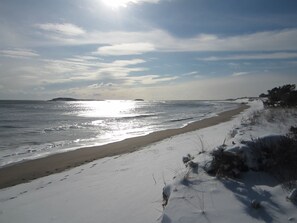 Beach nearby, sun-loungers, beach towels
