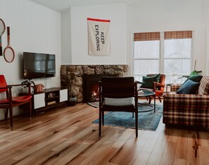 Living area - Cozy cabin in wooded neighborhood - perfect Fall location  (Gaylord)