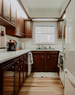 Private kitchen - Cozy cabin in wooded neighborhood - perfect Fall location  (Gaylord)