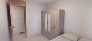 3 slaapkamers, een strijkplank/strijkijzer, wifi