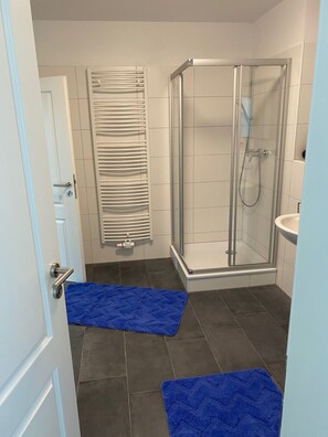 Shower, hair dryer, towels, soap - Vacation Langer Grund (Bad Pyrmont)
