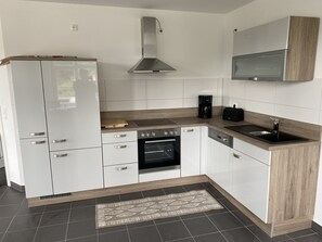 Kühlschrank, Ofen, Herdplatte, Geschirrspüler