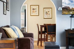 Smart TV, fireplace, DVD player - Historic Drake Cottage 30 Day Rental. Across from Drake Park, Mirror Pond, downtown Bend. Furnished. (Bend)