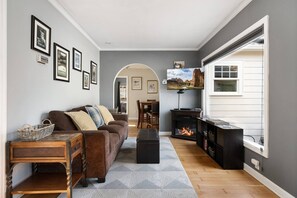 Smart TV, fireplace, DVD player