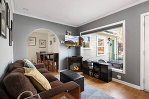 Smart TV, fireplace, DVD player