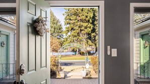 A house entrance with a green door, a mailbox, and a mailbox slot. - Historic Drake Cottage 30 Day Rental. Across from Drake Park, Mirror Pond, downtown Bend. Furnished. (Bend)