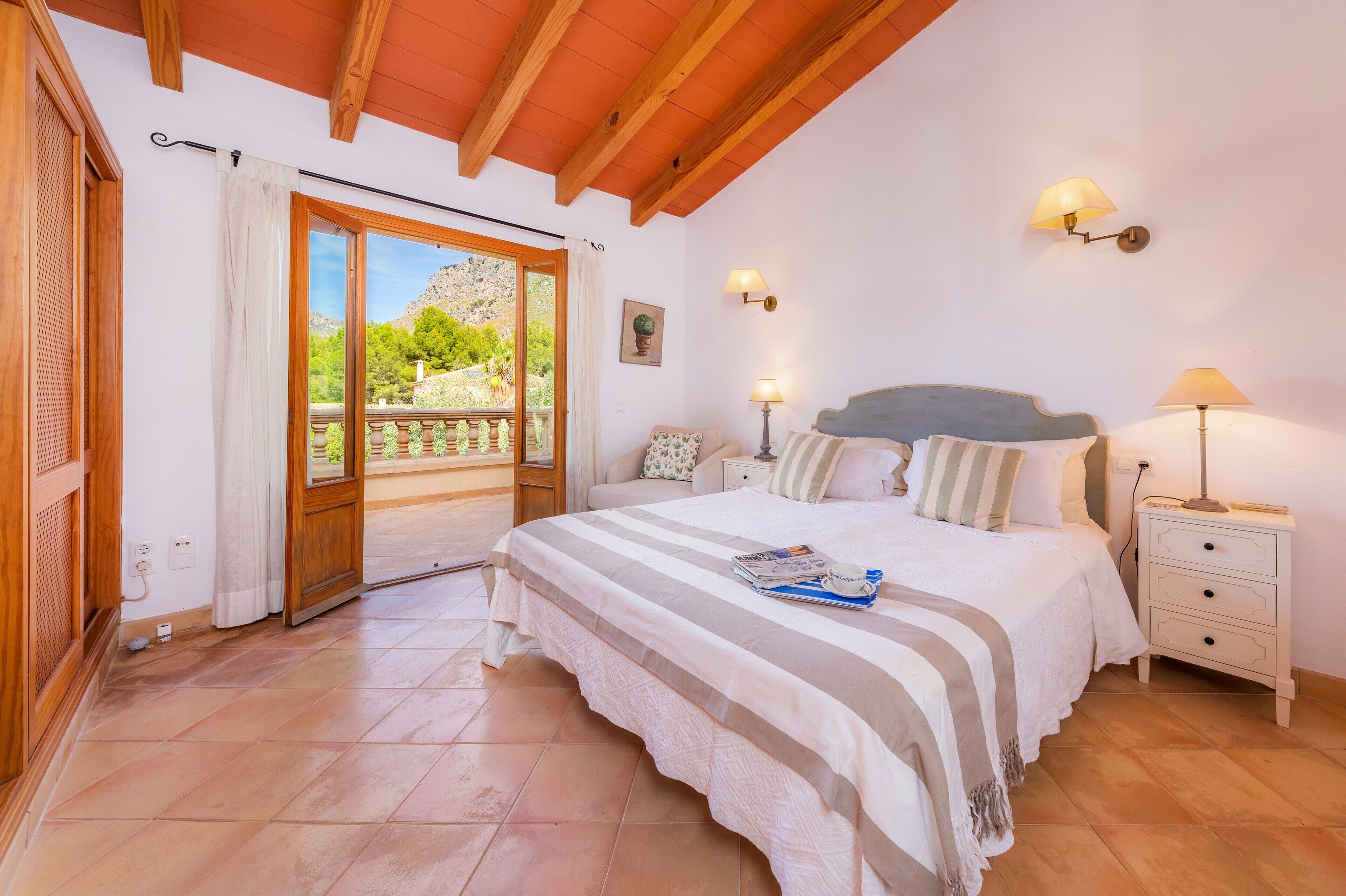 2 slaapkamers, een strijkplank/strijkijzer, gratis wifi, beddengoed