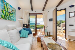 TV - Villa Terrazza su Tavolara: sea view, Wi-Fi, garden and terrace (Olbia)