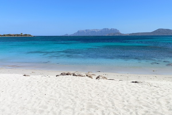 Una spiaggia nelle vicinanze