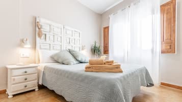 3 chambres, fer et planche à repasser, Wi-Fi gratuit, draps fournis