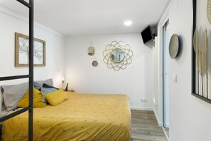 1 bedroom, iron/ironing board, free WiFi, bed sheets - Apartment Alfama Travel in the Heart of Lisbon and near the Harbour. (Lisboa)