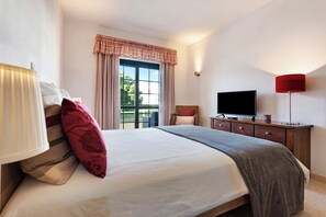 1 bedroom, iron/ironing board, free WiFi, bed sheets - Holiday Apartment "Dunas Mar" with Shared Pool, Balcony & WiFi (Alvor - Portimão)