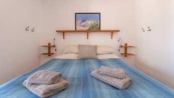 1 slaapkamer, een strijkplank/strijkijzer, gratis wifi, beddengoed