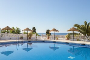 Pool - Apartment "Capistrano Playa" - Wi-fi, air-conditioning, pool, sea view. (Nerja)