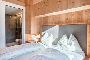 1 bedroom, free WiFi, bed sheets - Apartment "Guntschöllerhof Rotwand" with Mountain View, Wi-Fi, Balcony & Garden (Völs)