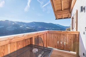 Property grounds - Apartment "Guntschöllerhof Rotwand" with Mountain View, Wi-Fi, Balcony & Garden (Völs)