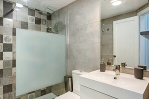 Bathtub, hair dryer, towels - Apartment "Casa Princesa" with Sea & Mountain View, Pool, Balcony & Wi-Fi (Playa del Cura)