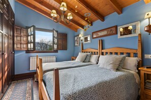 3 bedrooms, iron/ironing board, WiFi, bed sheets