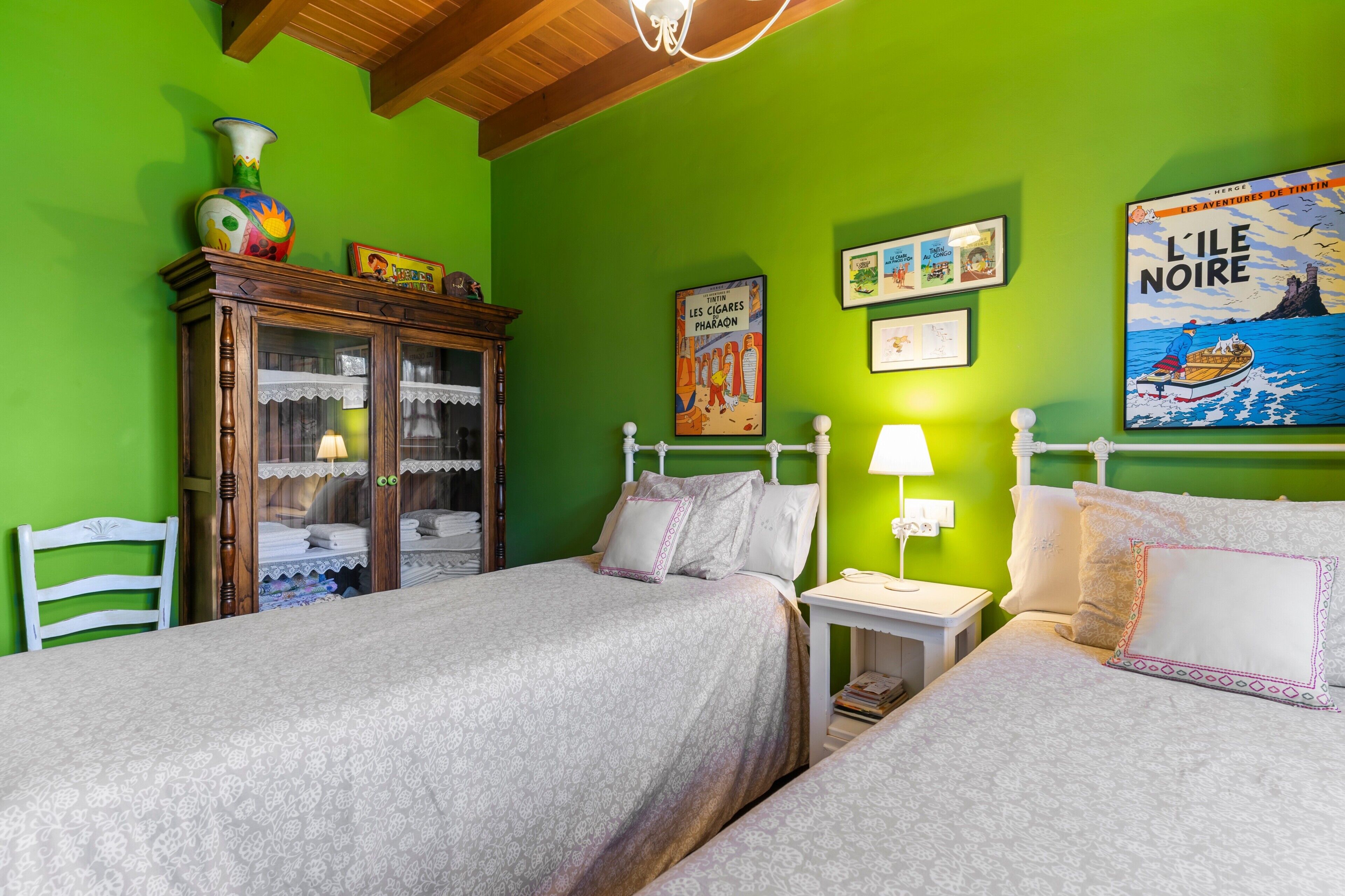 3 quartos, ferros/tábuas de passar roupa, Wi-Fi, roupa de cama