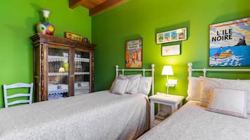 3 quartos, ferros/tábuas de passar roupa, Wi-Fi, roupa de cama