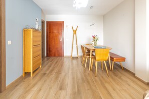 Dining - Apartment "Paradise" on the Beach with Pool, Tennis Court, Terrace & Wi-Fi (Benalmádena)