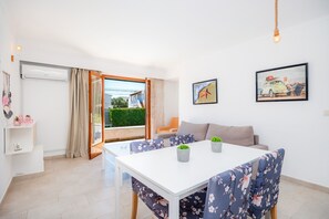 Dining - Apartment "Felipe 1-1 vista piscina" with Shared Terrace, Shared Pool & WiFi (Cala d'or)