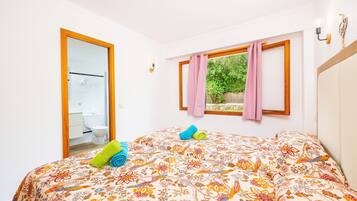 1 bedroom, free WiFi, bed sheets