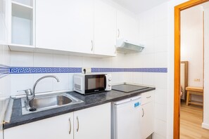 Fridge, microwave, stovetop, coffee/tea maker - Holiday Apartment "Felipe 2-2" with Terrace & Shared Pool (Tourist Taxes Included) (Cala Dor)
