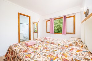 1 bedroom, free WiFi, bed sheets - Holiday Apartment "Felipe 2-4" with Terrace & Shared Pool (Tourist Taxes Included) (Cala Dor)
