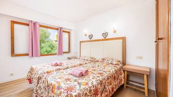 1 bedroom, free WiFi, bed sheets