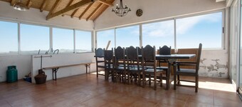 Huisdiervriendelijke Villa Melquites Landhuis met bergzicht, zwembad, Wi-Fi, terrassen & tuin