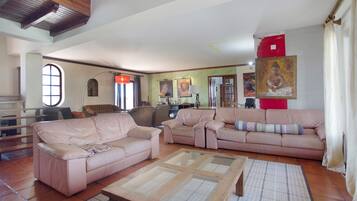 Televisión, chimenea