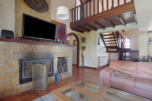 Télévision, cheminée