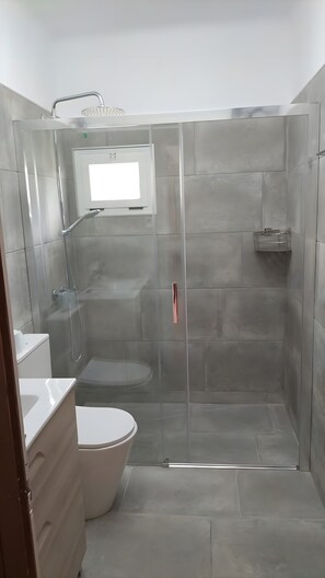 Douche, sèche-cheveux