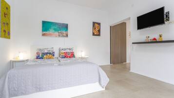 Fer et planche à repasser, Wi-Fi gratuit, draps fournis