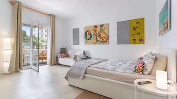 Iron/ironing board, free WiFi, bed sheets