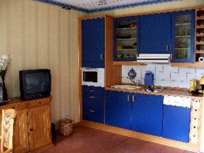 Kühlschrank, Mikrowelle, Ofen, Geschirrspüler