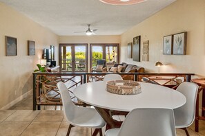 Dining - Spacious Condo Near Kihei and Wailea Beaches - Kam III and Keawakapu Beach. (Kihei)