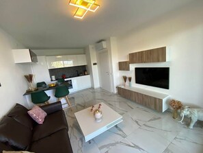 TV - Amadeus apartment with lake view in Baveno (Baveno)