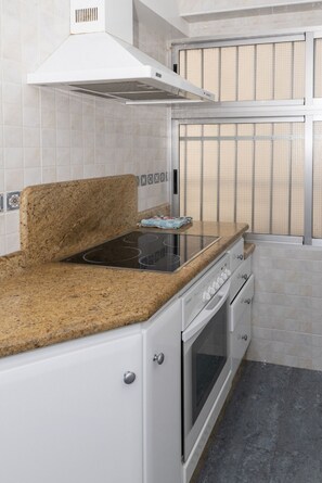 Frigorifero, microonde, forno, lavastoviglie